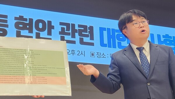 임현택 의협회장이 19일 기자회견에 나섰다.