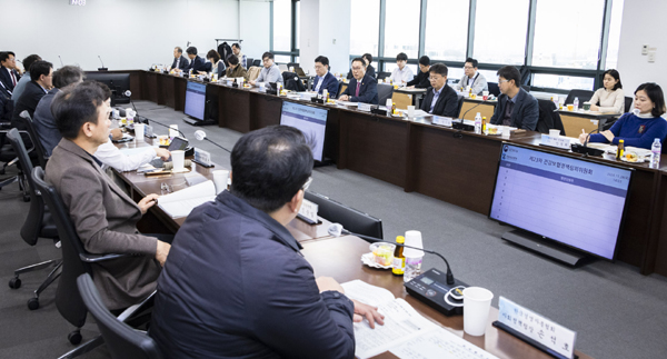 복지부가 탄핵 정국 대통령 직무정지 상태에서 건정심 위원 구성 관련 대통령실 지시사항을 그대로 수행할지 귀추가 주목된다.